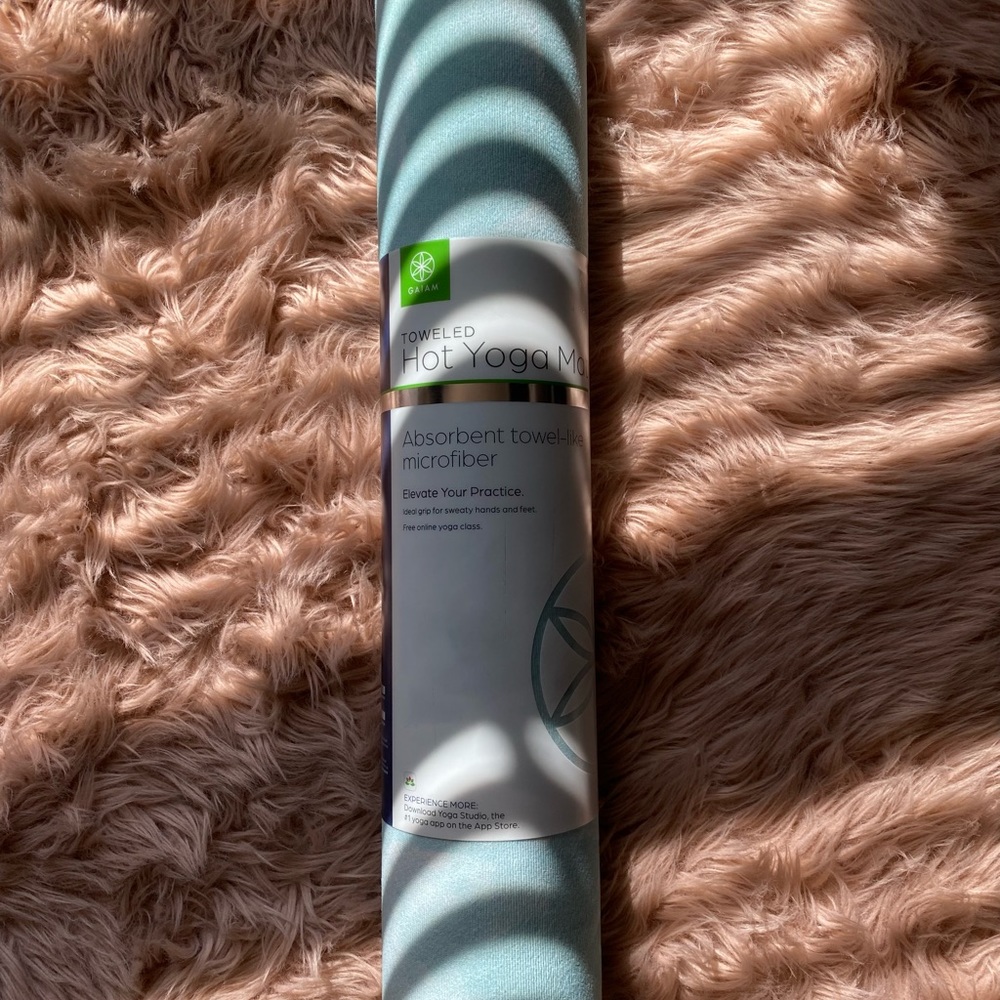 Gaiam- Toweled Hot Yoga Mat